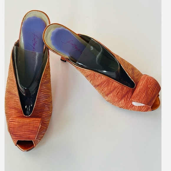 J. Renee Elvira Iridescent Papaya Pleated Satin Peep Toe Slide On Heels Size 8M - Picture 1 of 13